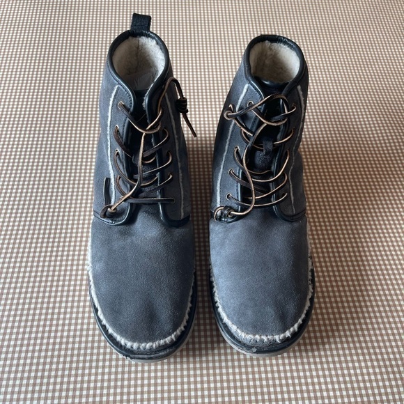 UGG-Harkley Grey Suede Lace-Up Boots. Mens size 14 - Picture 5 of 16